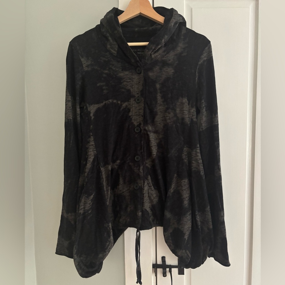 Patana Plantations - Black and Gray Button-Up